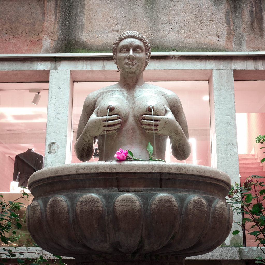 De fontein van de borsten (Fontana delle Tette) Treviso